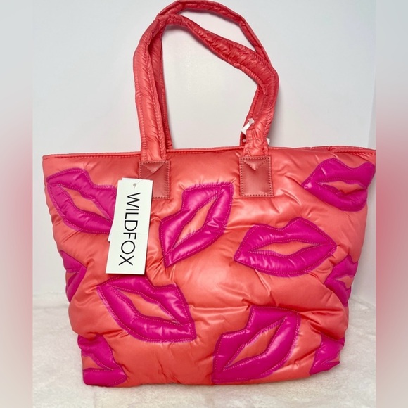 Wildfox NWT Fun Pink Peach Quilted Lips Puffy Beach Travel Tote - Picture 4 of 8